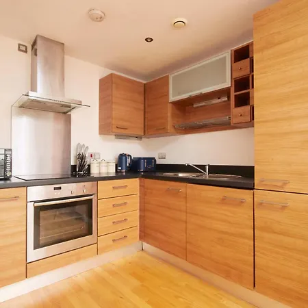 Deluxe Centre Balcony View And Free Parking Apartment Leeds (West Yorkshire)